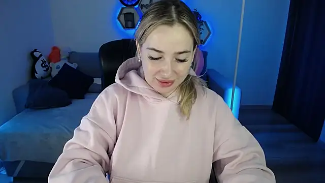 Snapshot of SabrinViolet chatting on November 9, 2025, 9:07 am SabrinViolet online show from November 9, 2025, 9:07 am