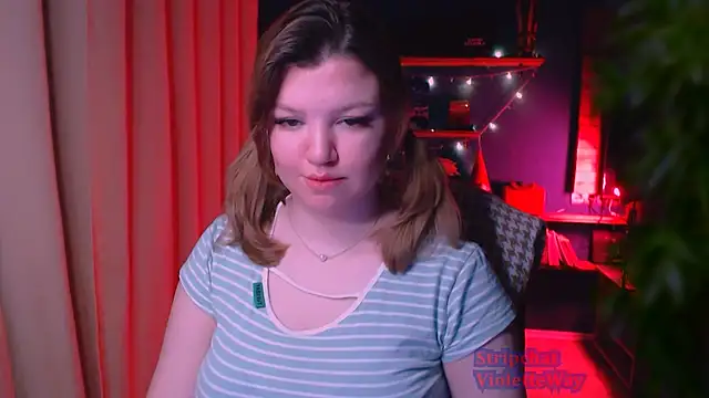 Snapshot of VioletteWay chatting on February 14, 2025, 3:58 pm VioletteWay online show from February 14, 2025, 3:58 pm