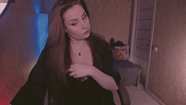 Eesmaaarrr online show from October 13, 2025, 11:05 pm