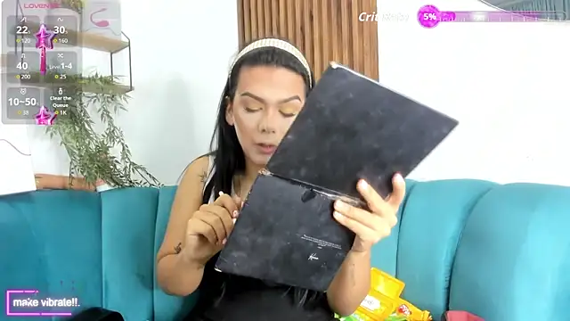 yossi peach cute online show from December 22, 2025, 3:20 pm