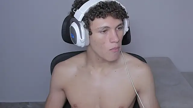 laurent nova online show from October 4, 2025, 5:05 am