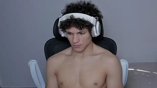 laurent nova online show from November 6, 2025, 5:47 pm