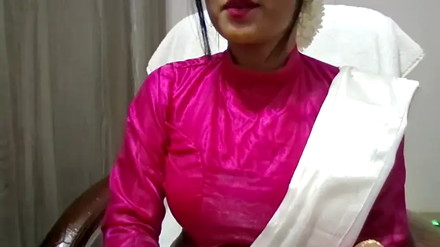 Snapshot of Queenhimanshi chatting on November 19, 2025, 5:35 pm Queenhimanshi online show from November 19, 2025, 5:35 pm