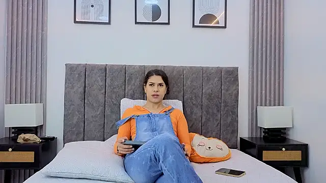 Snapshot of Luciana_Ortiz1 chatting on February 2, 2026, 1:32 pm Luciana Ortiz1 online show from February 2, 2026, 1:32 pm