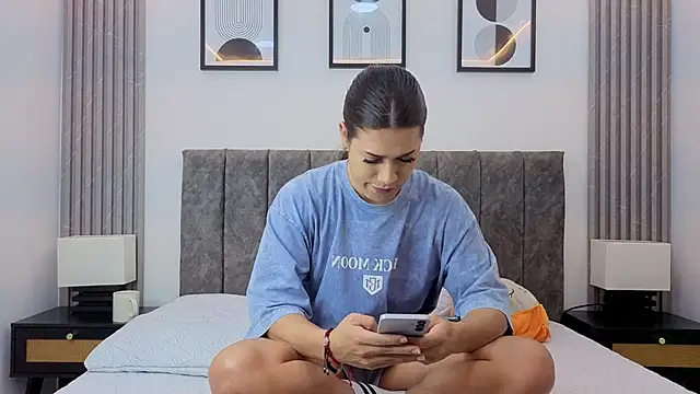 Snapshot of Luciana_Ortiz1 chatting on February 24, 2026, 1:42 pm Luciana Ortiz1 online show from February 24, 2026, 1:42 pm