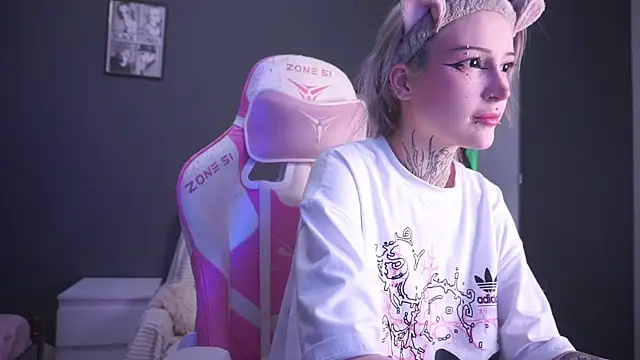 fraulein mooon online show from January 8, 2026, 8:22 pm