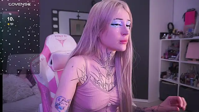 fraulein mooon online show from March 4, 2026, 6:14 pm