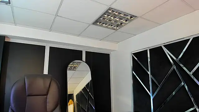 Ivanna18 x online show from November 16, 2025, 3:45 am