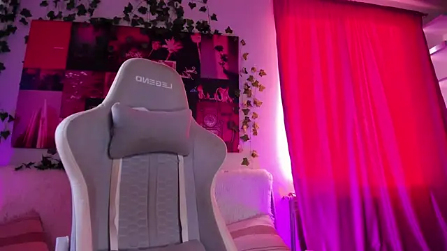 Kate Burleskk online show from October 7, 2025, 4:20 am