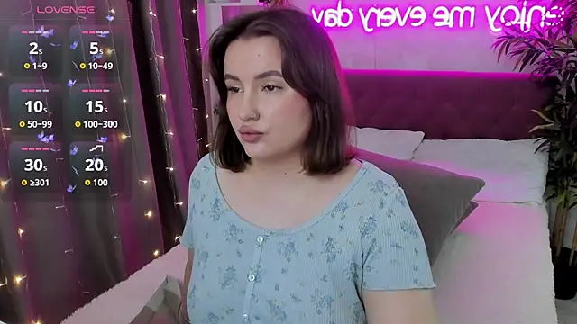 FeralPeach online show from October 5, 2025, 4:55 am