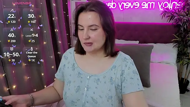 FeralPeach online show from October 15, 2025, 5:29 am