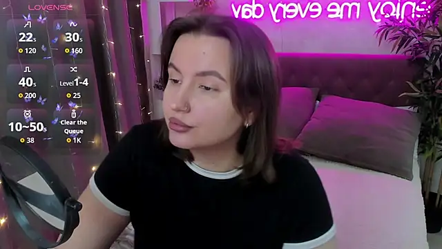 FeralPeach online show from November 5, 2025, 6:57 am