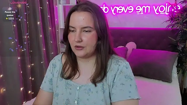 FeralPeach online show from July 13, 2026, 8:39 am