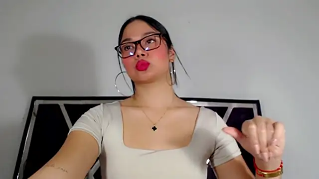 JasmineMoore online show from July 16, 2026, 10:05 pm