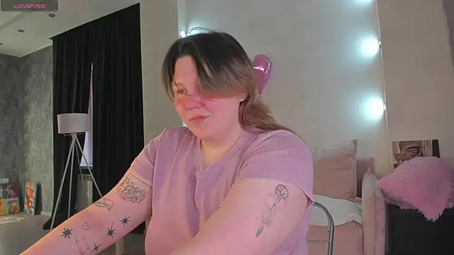 Snapshot of Ruth_Oliver chatting on June 19, 2026, 9:24 am Ruth Oliver online show from June 19, 2026, 9:24 am