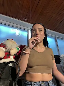 Snapshot of Ady_18 chatting on December 21, 2024, 4:25 pm Ady 18 online show from December 21, 2024, 4:25 pm