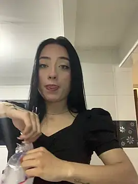 Snapshot of Ady_18 chatting on January 4, 2025, 4:43 pm Ady 18 online show from January 4, 2025, 4:43 pm