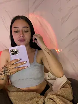 Snapshot of Ady_18 chatting on February 20, 2025, 8:25 pm Ady 18 online show from February 20, 2025, 8:25 pm