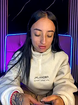 Snapshot of Ady_18 chatting on October 8, 2025, 9:23 pm Ady 18 online show from October 8, 2025, 9:23 pm