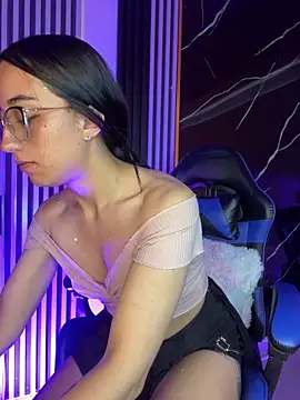 Snapshot of Ady_18 chatting on October 20, 2025, 7:58 pm Ady 18 online show from October 20, 2025, 7:58 pm