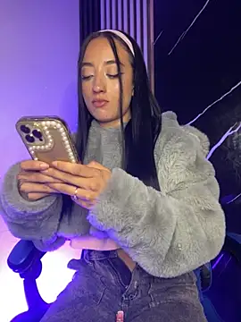 Snapshot of Ady_18 chatting on November 14, 2025, 8:29 pm Ady 18 online show from November 14, 2025, 8:29 pm