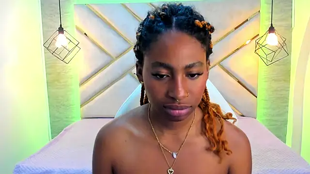 Snapshot of Queen_perla_ chatting on December 14, 2024, 3:15 pm Queen perla online show from December 14, 2024, 3:15 pm