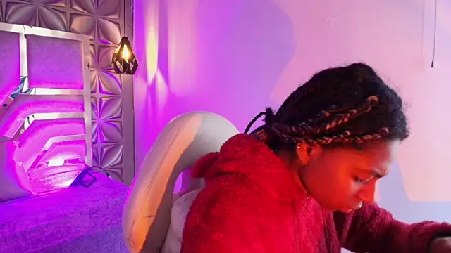 Queen perla  online show from March 5, 2026, 12:12 pm