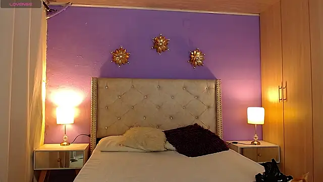 Kim and Mia online show from October 7, 2025, 12:46 pm