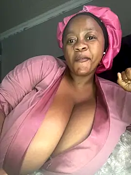 Chubbykarisma27 online show from October 19, 2025, 12:39 pm