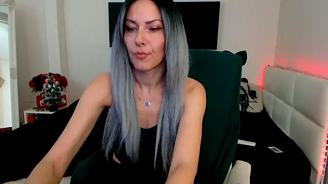 EvelynQueenn online show from December 22, 2024, 5:56 am