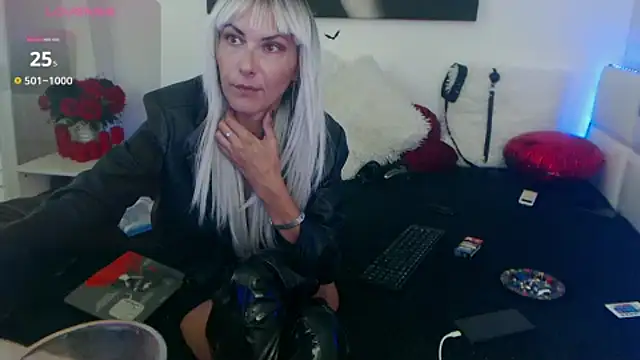 EvelynQueenn online show from September 10, 2025, 4:45 am