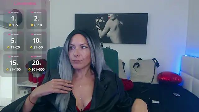 EvelynQueenn online show from September 25, 2025, 6:17 am