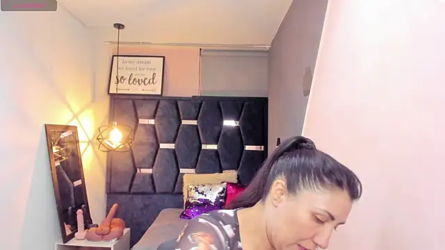 GiaFox  online show from October 10, 2025, 3:27 am