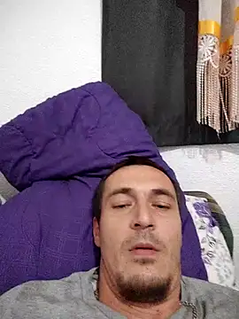 mayk18cm online show from October 31, 2025, 2:51 pm