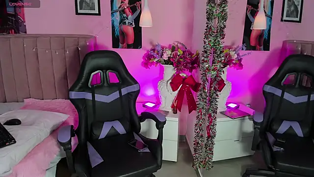 RolyLoren online show from December 20, 2024, 11:32 am