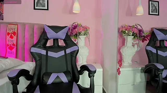 RolyLoren online show from February 24, 2025, 10:03 pm