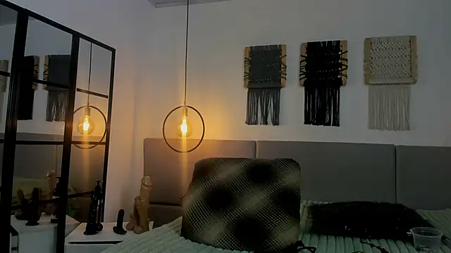 Snapshot of Sweet_camille chatting on May 7, 2026, 2:28 am Sweet camille online show from May 7, 2026, 2:28 am