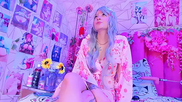 Alicebenett online show from September 18, 2025, 8:33 pm