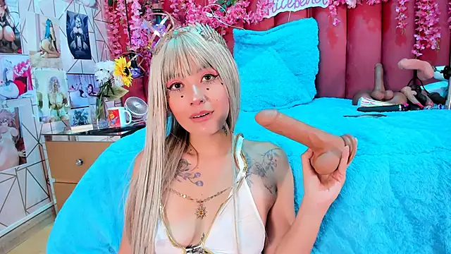 Alicebenett online show from November 14, 2025, 9:46 pm