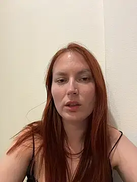 Snapshot of EmmaWarren chatting on October 13, 2025, 5:57 pm EmmaWarren online show from October 13, 2025, 5:57 pm