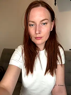 Snapshot of EmmaWarren chatting on October 26, 2025, 4:57 pm EmmaWarren online show from October 26, 2025, 4:57 pm