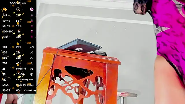 Jimena Grey online show from April 13, 2026, 1:33 am