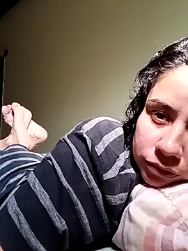 Michellluxo online show from February 5, 2026, 8:02 pm