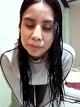 Michellluxo online show from April 23, 2026, 12:56 am