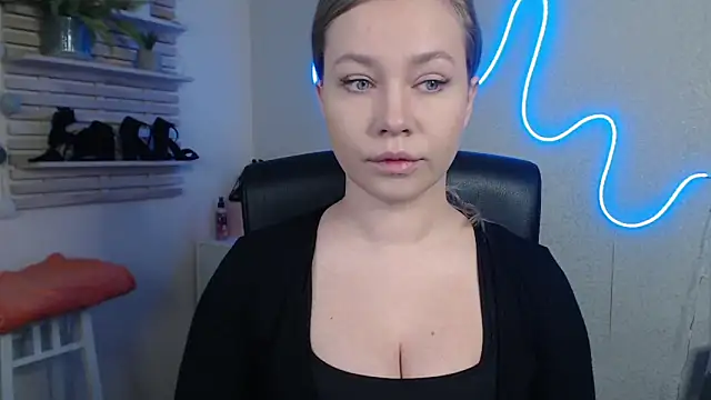 Snapshot of holly_xglam chatting on February 27, 2025, 12:10 am holly xglam online show from February 27, 2025, 12:10 am