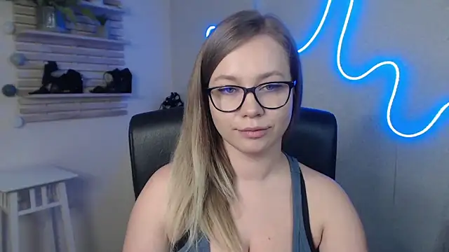 Snapshot of holly_xglam chatting on February 28, 2025, 3:15 am holly xglam online show from February 28, 2025, 3:15 am