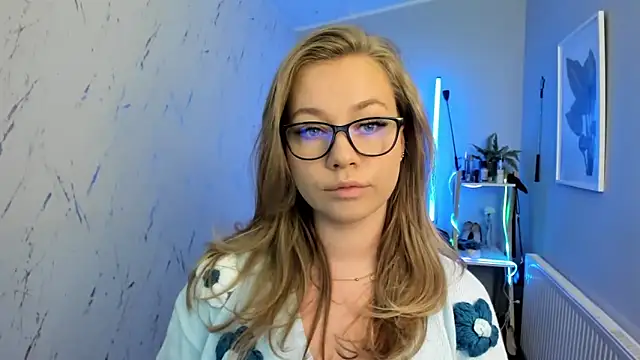 Snapshot of holly_xglam chatting on September 30, 2025, 4:56 pm holly xglam online show from September 30, 2025, 4:56 pm