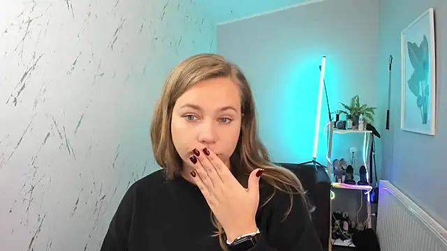 Snapshot of holly_xglam chatting on October 6, 2025, 4:59 pm holly xglam online show from October 6, 2025, 4:59 pm