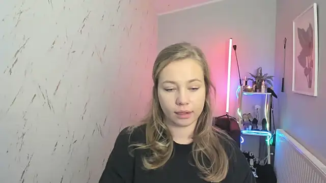 Snapshot of holly_xglam chatting on October 7, 2025, 6:27 pm holly xglam online show from October 7, 2025, 6:27 pm