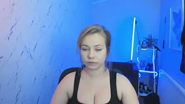 Snapshot of holly_xglam chatting on October 13, 2025, 4:51 pm holly xglam online show from October 13, 2025, 4:51 pm